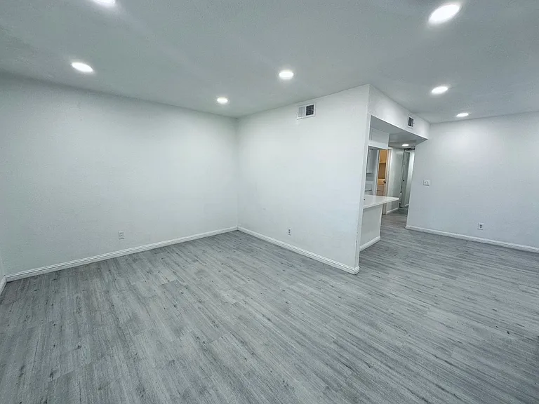 4225 Stewart Ave — Photo 2