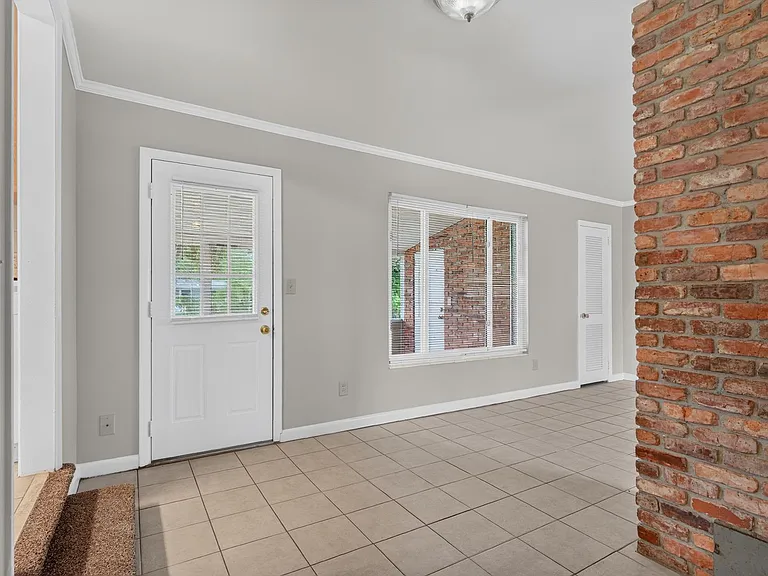 2618 Arlex Dr E — Photo 12