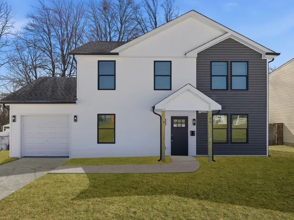 29 Rocky Pool Ln, Levittown, PA 19055