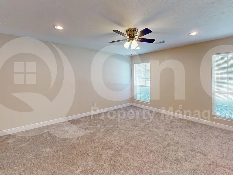 7804 Village Trail Dr — Photo 8
