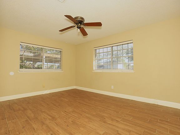5th image of 103 E Meadow Ln