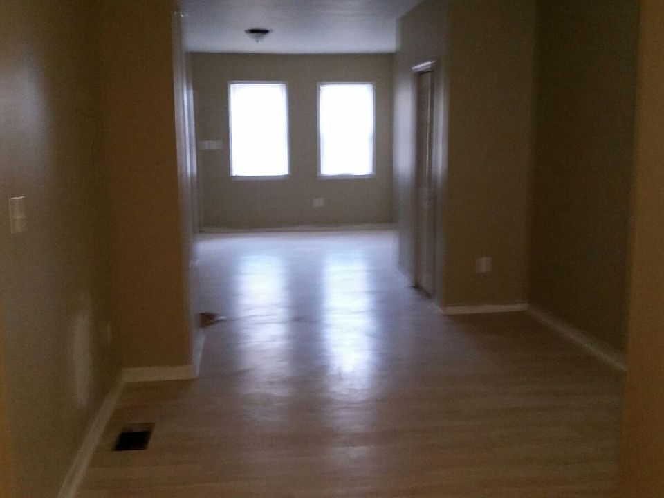 2nd image of 634 W 4th St