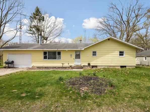 4158 S Pleasant Dr, Hillsdale, MI 49242