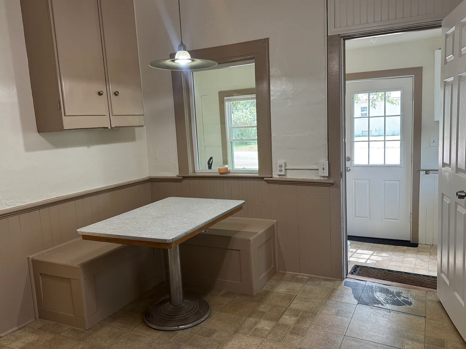 2 bed, $1,300 — Photo 2