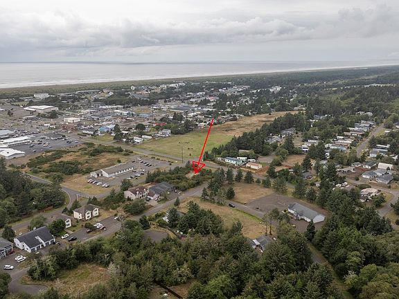 4th image of 697 Sunset Avenue NE