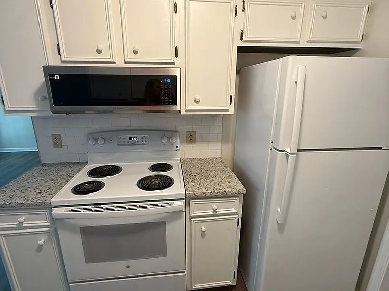 403 Wormwood Ln #C — Photo 16