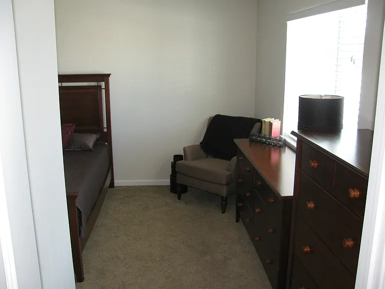 1238 Meadowbrook Dr — Photo 8
