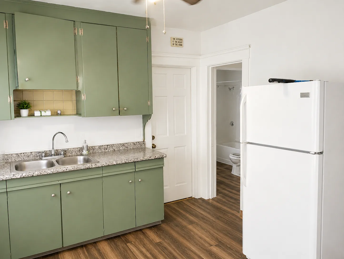 802 Wayside Rd — Photo 3
