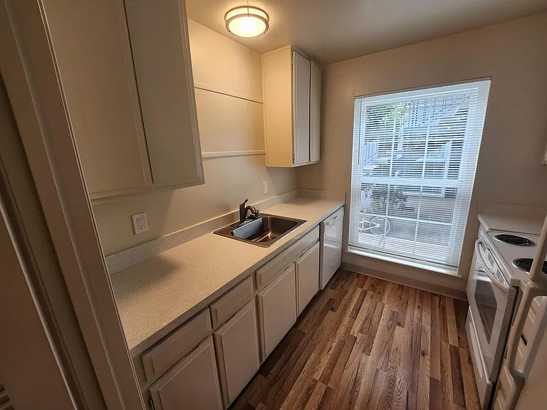 1931 California St #9 — Photo 14