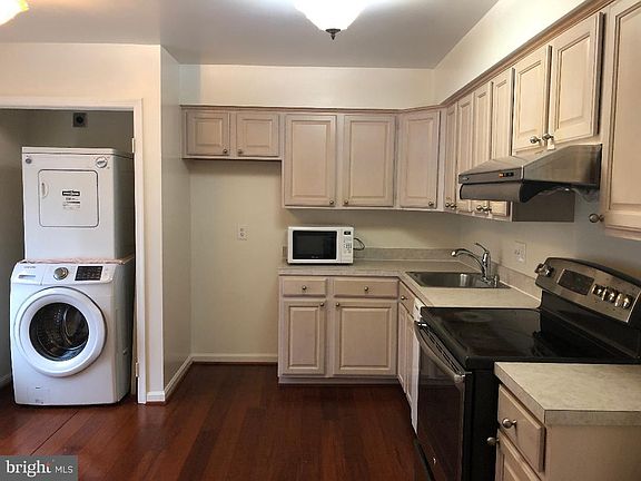 2nd image of 3738 Persimmon Cir