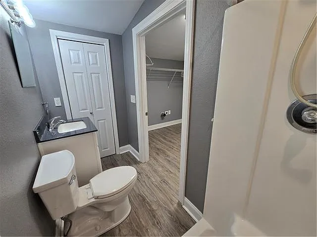 300 Saint Charles Blvd — Photo 22