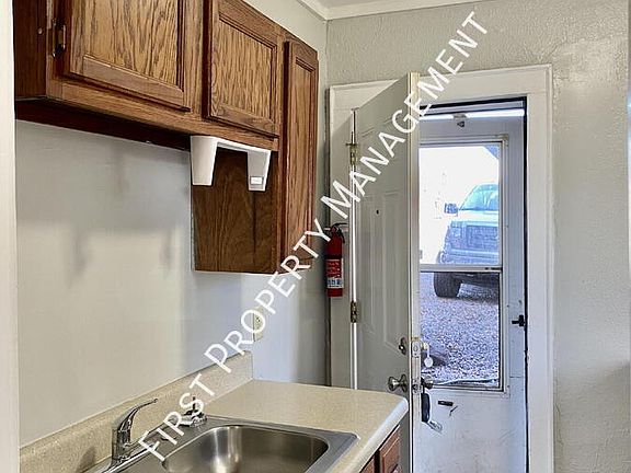 4th image of 1223 E 8th St APT 1