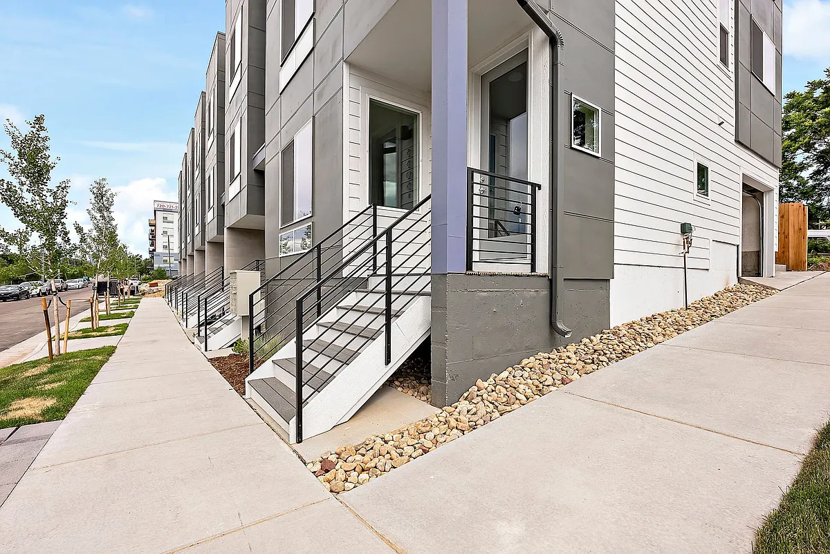 Building Photo - 5355 W 12th Ave