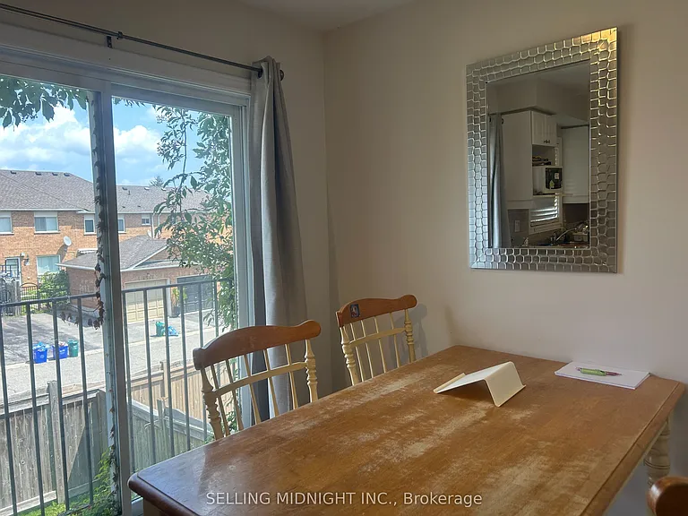 2413 Ravinebrook Cres — Photo 9