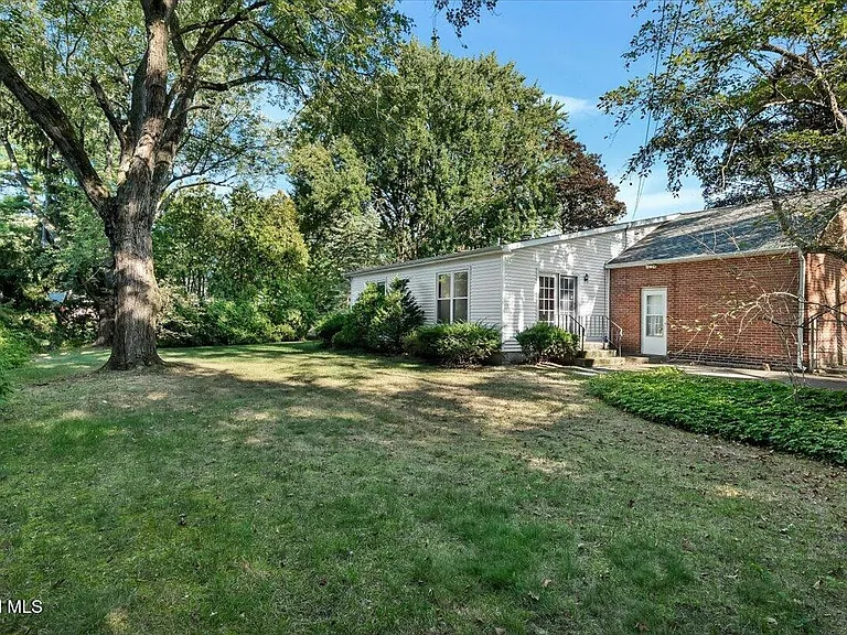 4 Albright Ave — Photo 16
