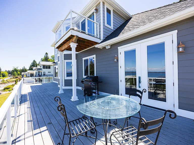 Mid-level Deck