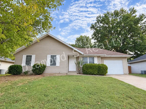 5660 S Stonegate Ave, Springfield, MO 65810