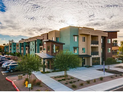 Club 715 Apartments Photo 1