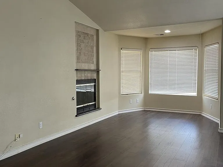 8849 Glade Ave — Photo 4