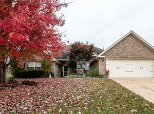 5657 W Greens Chapel Rd, Fayetteville, AR 72704