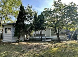 428 Singapore Ln, Carpentersville, IL