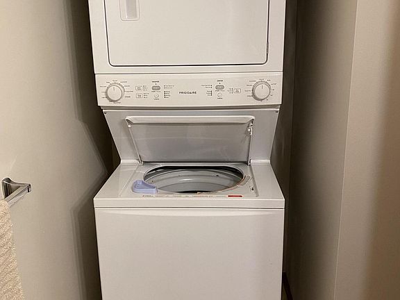 2nd image of 1507 Clarence Ct APT 4
