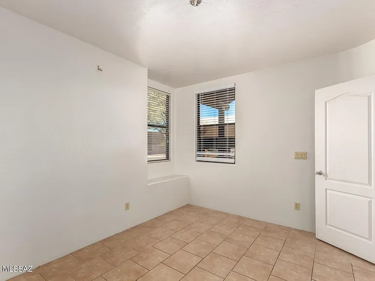 3158 N Avenida Del Clarin #TILES — Photo 18