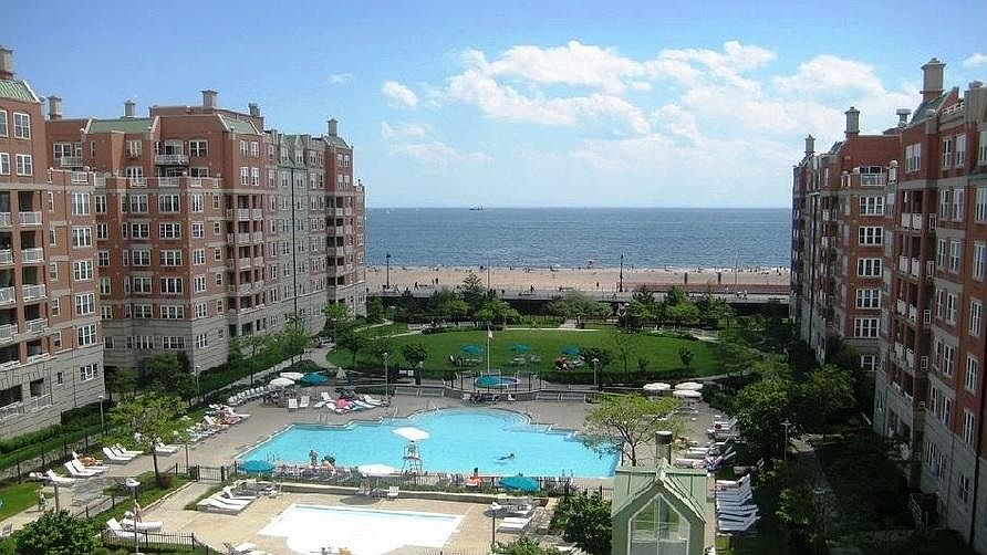 1st image of 40 Oceana Dr W #3XZ