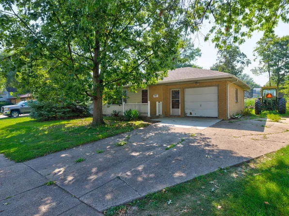 1007 N 1st St, Indianola, IA 50125