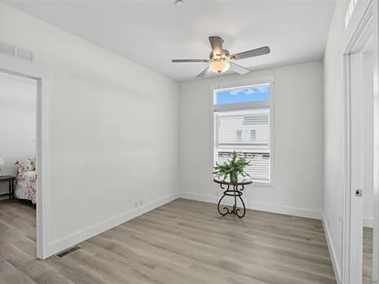 2080 Curtis Dr — Photo 13