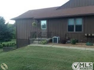9924 Cambridge Ct, South Lyon, MI 48178