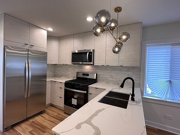 5th image of 3216 S 52nd Ct