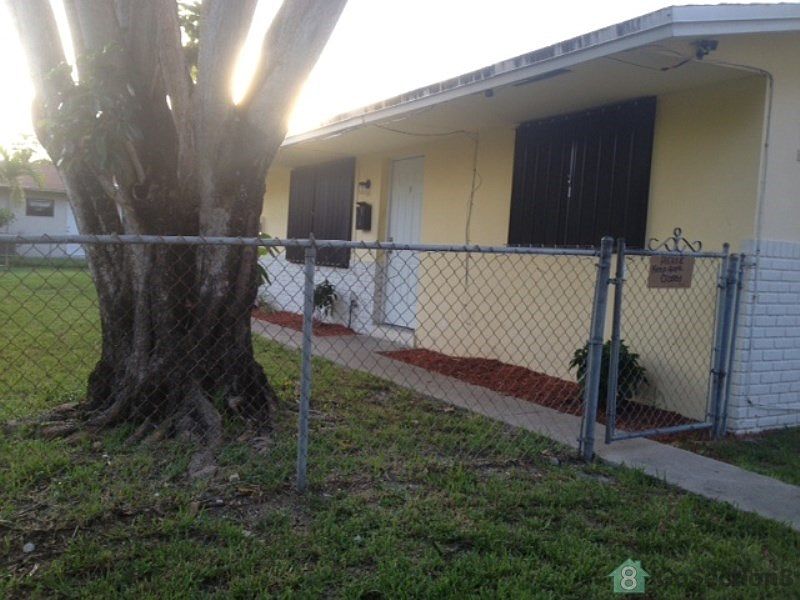 1st image of 821 NE 10th Ave #2