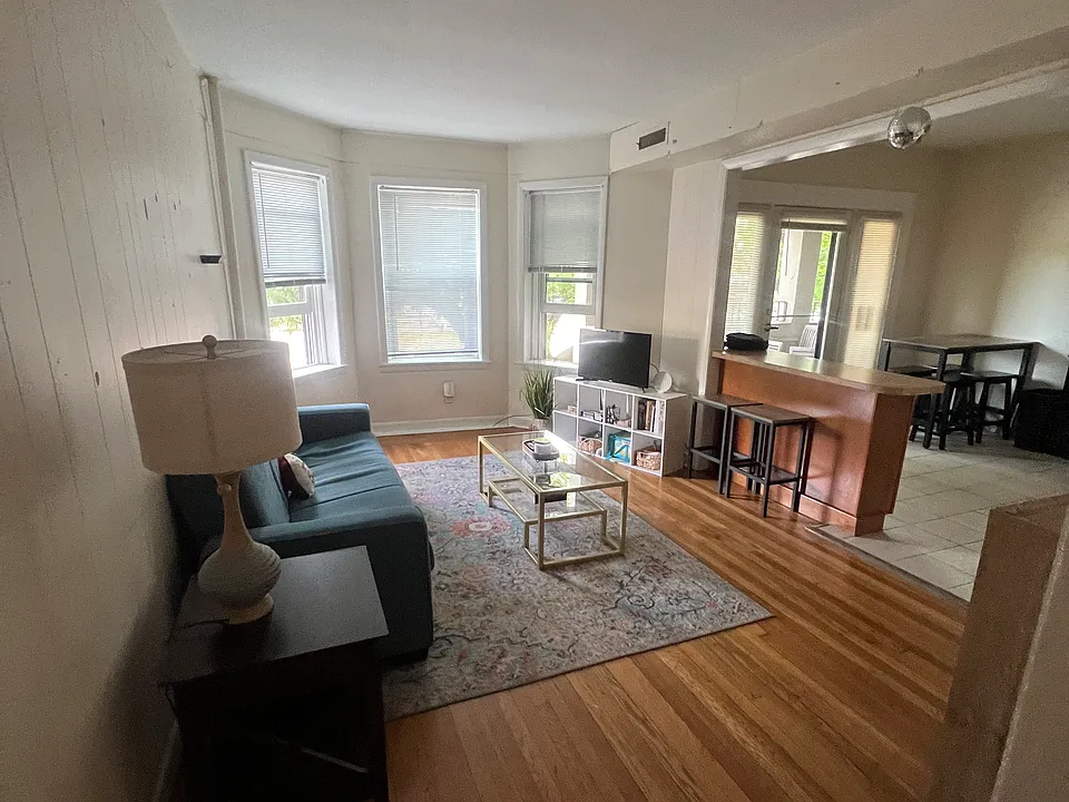1137 Commonwealth Ave