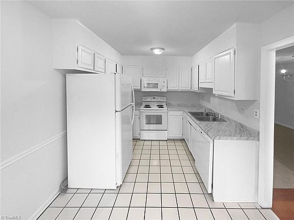 2nd image of 2546 Cottage Pl