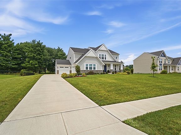 2nd image of 715 Harvest Ln