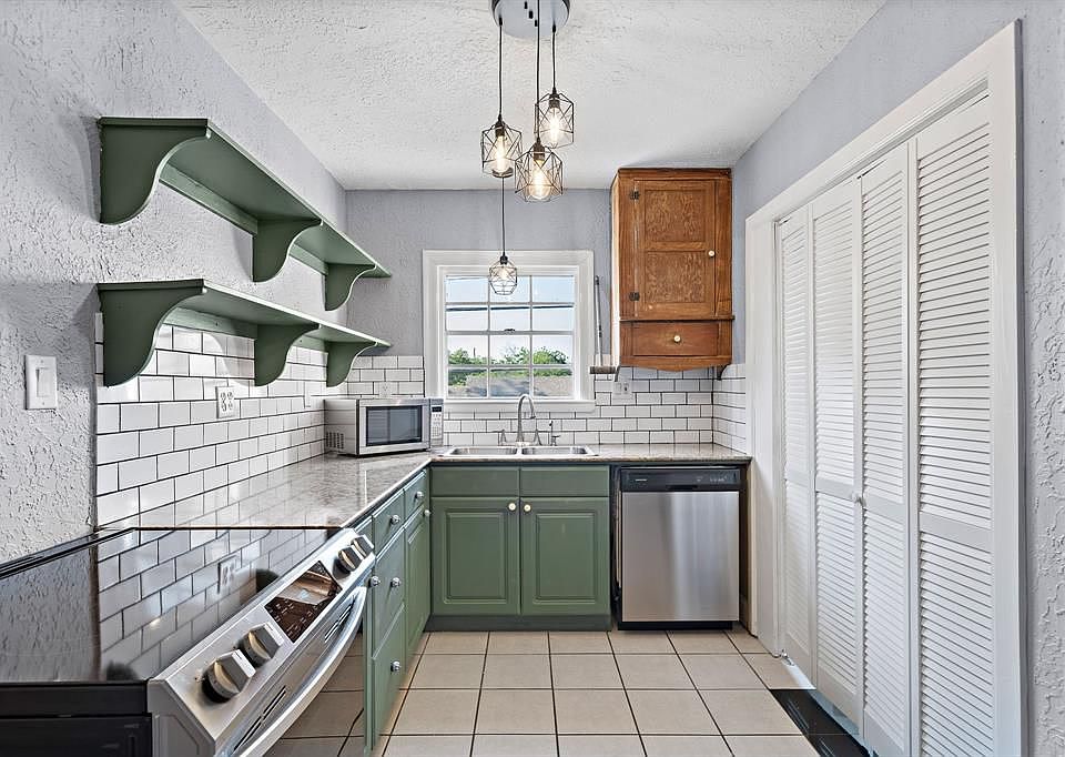 1st image of 3408 Roseland St APT 2