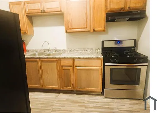 3 bed, 900 sqft, $1,350 — Photo 2