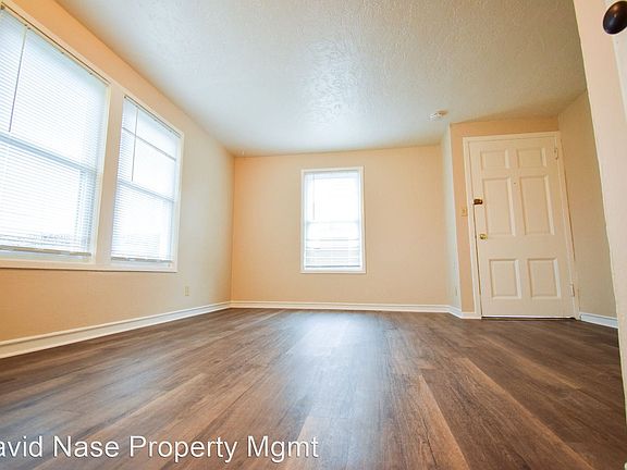 3rd image of 6932 N Fessenden St #11918977