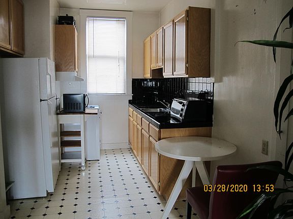 5th image of 1631 Chestnut St #15