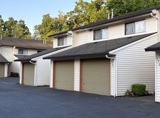 17237 Webster Rd #9, Gladstone, OR 97027