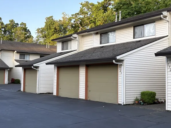 17237 Webster Rd #9, Gladstone, OR 97027