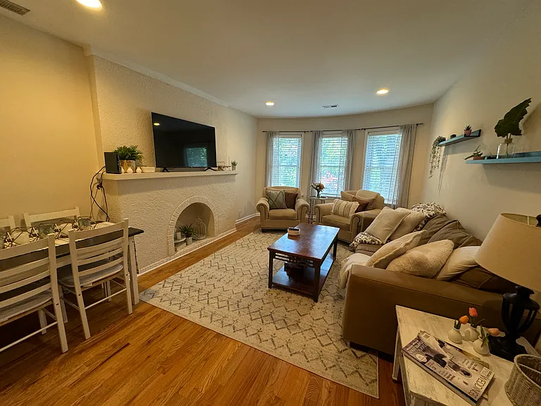 1218 W Roscoe St #1 — Photo 2