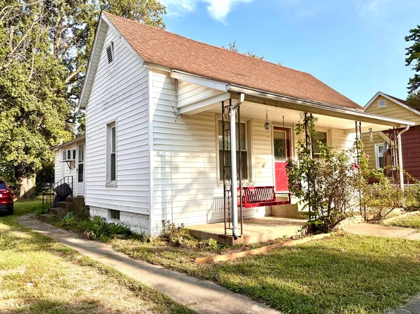112 S 10th St, Herrin, IL 62948
