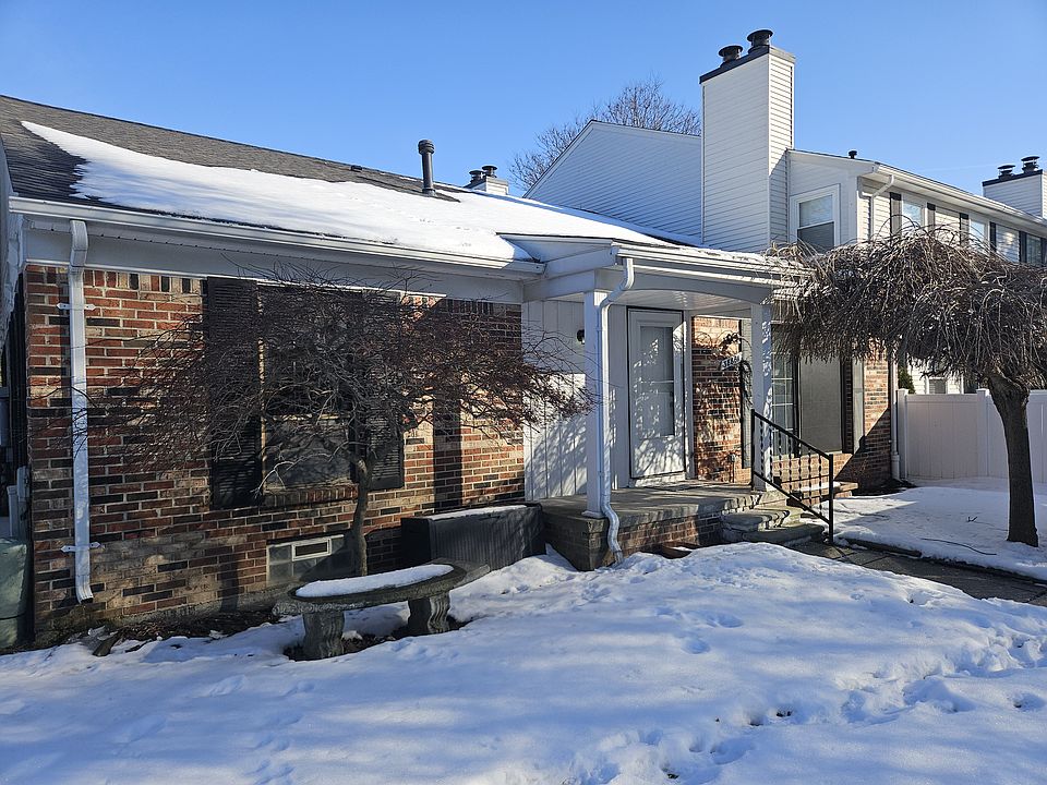1st image of 38861 Golfview Dr W