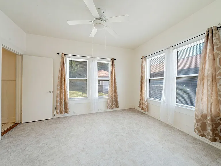 906 S Gevers St — Photo 16