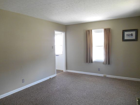 3rd image of 757 Delano Ave