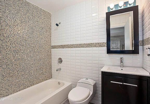 5th image of 199 Chauncey St APT 2R