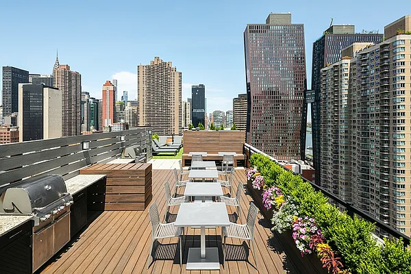 Rented by Greystar | media 20