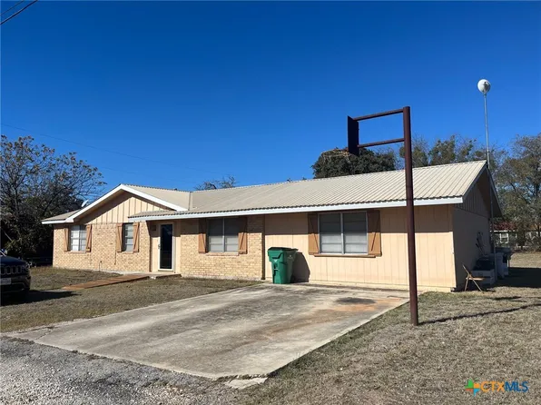 105 E Hickory St, Lometa, TX 76853